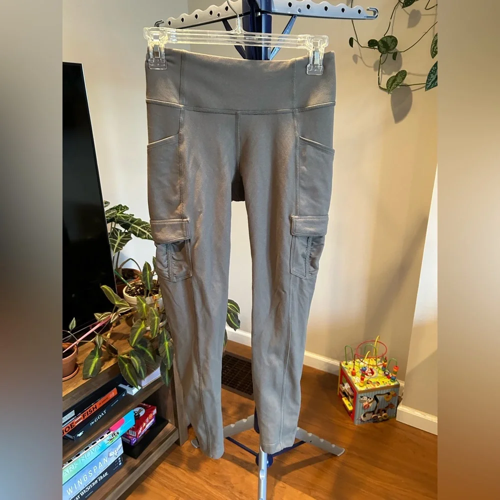 Lululemon Scenic Route Leggings in EUC - Picture 1 of 16